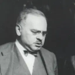 Alfred Adler (left) and Leonhard Seif at a meeting in Salzburg, 1925; photographer unknown, from the archive of the Deutsche Gesellschaft für Individualpsychologie