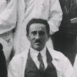 Julius Wagner-Jauregg's staff at the Vienna psychiatric clinic, c. 1925–1927, by an unknown photographer; Heinz Hartmann is in the front row, second from the right