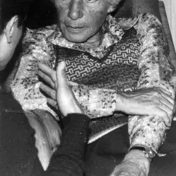 Marie Langer during a supervision session at her home in Coyoacán, Mexico, photographed by Julio Ortega B., 1979